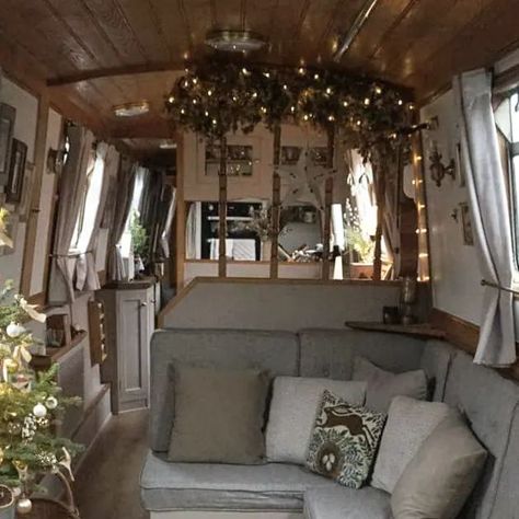 Narrowboat Bedroom Ideas, Narrowboat Interiors Inspiration, Slow Christmas, Canal Boat Interior, Rv Living Room, Narrowboat Interiors, Boat Living, Boat House Interior, Houseboat Living