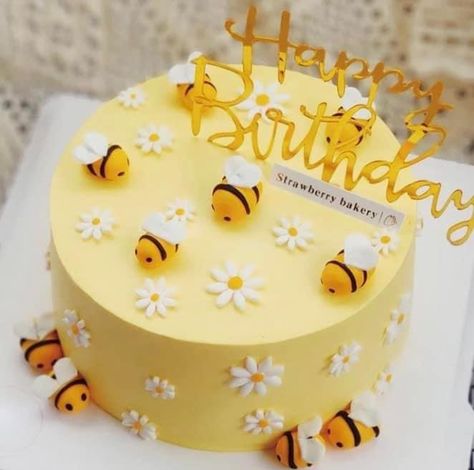 Honey Bee Theme Birthday Cake, Bee Cake First Birthday, Bee Cake Ideas 1st Birthdays, Honey Bee Cake Ideas, First Bee Day Cake, Bee Theme Cake, Bee Day Cake, Bee Themed Cake, Honey Bee Cake