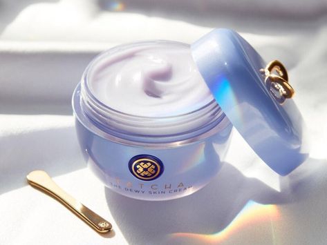 Tatcha Moisturizer, Skin Care Business, Winter Face, Japanese Skincare, Combo Skin, Cream Aesthetic, Winter Skin Care, Winter Skin, Dewy Skin