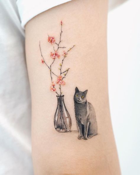 SOL on Instagram: “Two cats🖤 -cat tattoo 🪡 2503RL 🪄Complex machine…” Cat With Flowers Tattoo, Back Tattoos For Guys Spine, Green Eyes Facts, Cat With Flowers, Tattoo Themes, Back Tattoos For Guys, Cat Tattoo Designs, Wine Label Design, Pretty Tattoos For Women