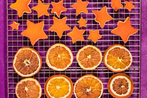 DIY Dried Orange Slices And Peel For Decorations And Garland For Christmas | Dried In The Oven | Use For Potpourri, Ornaments, A Wreath |  How To Make Dried Oranges For The Holidays | Aesthetic Photography How To Dry Orange Peel, How To Dry Orange Peels, Orange Peel Decoration, Make Dried Orange Slices, Dehydrated Orange Slices, Drying Fruit, Orange Stuff, Advent Crafts, Orange Things