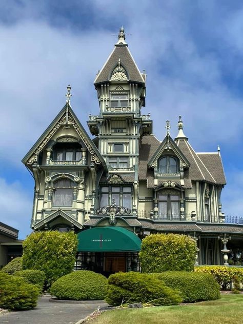 Victorian Gothic Mansion, Carson Mansion, Gothic Mansion, Places In California, Humboldt County, Victorian Mansions, Redwood Forest, New Brunswick, Holiday Inn