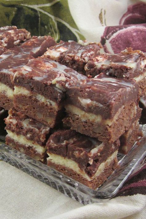 Tom Thumb Cookie Bars, Bomb Bars Dessert, Unsweetened Chocolate Bar Recipes, Best Cookie Bar Recipes, 9 Layer Cookie Bar Recipe, Hand Held Desserts For A Crowd, Easy Bars Recipes For A Crowd, Sheet Pan Dessert Recipes, Bar Recipes Dessert