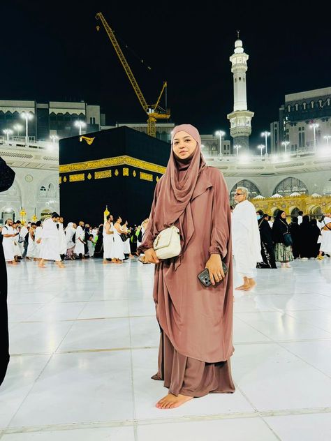 Umrah Journey of sister Sadia Tabashsume Kanon with Modest Collection outfits <3 Umrah Outfit, Umroh Outfit, Hijabi Aesthetic, Quick Saves