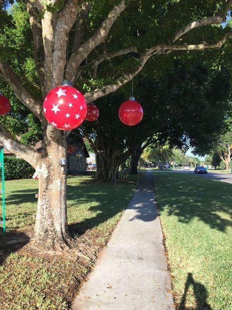 Decorate your outdoor area for Christmas on a budget with these cheap beach balls, hangers and plastic cups. Make cute front tree ornaments for Christmas. #diy #christmas #outdoor #decorations Easy Cheap Christmas Decorations, Easy Outdoor Christmas Decorations, Cheap Christmas Decorations, Diy Christmas Ball, Trees For Front Yard, Christmas Tree Lots, Christmas Beach, Christmas Lollipops, Christmas Cutouts