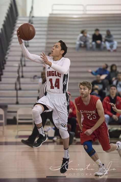 Sports Action Shots, Basketball Action Shots, Basketball Pose, Basketball Reference, Sport Outfits Summer, Yearbook Photo, Action Pictures, Indoor Basketball Court, Chic Winter Style