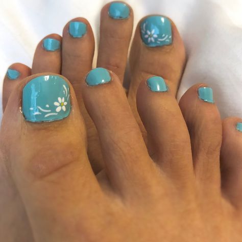 Simple and pretty spring toenail design | Pedicure designs toenails, Spring pedicure, Toe nail ... #easynail #nailart Toes Ideas, Flower Toe Nails, Blue Toe Nails, Ideas Pedicure, Toenail Art Designs, Easy Toe Nail Designs, Spring Pedicure, Simple Toe Nails, Pedicure Designs Toenails