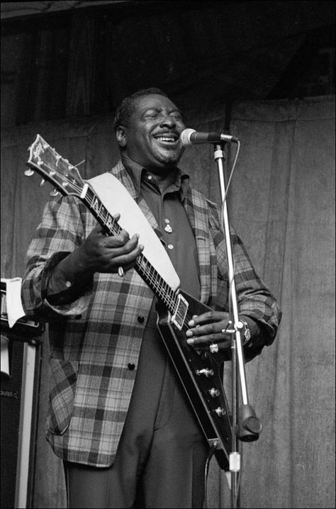 Albert King Blues Legend live in Austin Texas, Watt Casey photographer Albert King, King Black, Blues Musicians, Classic Rock And Roll, Blues Artists, Guitar Players, Muddy Waters, Blues Guitar, Rhythm And Blues