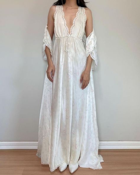 Nightgowns For Women Vintage, Night Gown Dress Sleep Nightgowns, Wedding Night Outfit, Satin Sleep Dress, Shadow Costume, Night Gown Sleep, Ghost Outfit, Gown Aesthetic, Wedding Nightgown