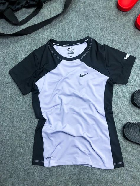 Athletic Style Women, Track Outfits, Tshirt Nike, Sport Fits, Zip Up Pullover, Nike Half Zip, Gymwear Outfits, Fitness Wear Outfits, Sport Shirts