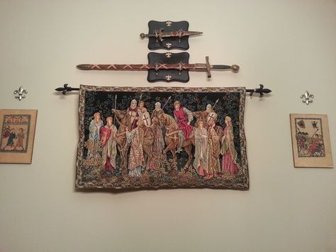 Tapestry and swords in my Medieval dining room Medieval Aesthetic Bedroom, Medieval Wall Decor, Medieval Tapestry Aesthetic, Medieval Aesthetic Room, Medieval Room Decor, Medieval Apartment, Medieval Bedroom Aesthetic, Medieval Room Aesthetic, Medieval Dining Room