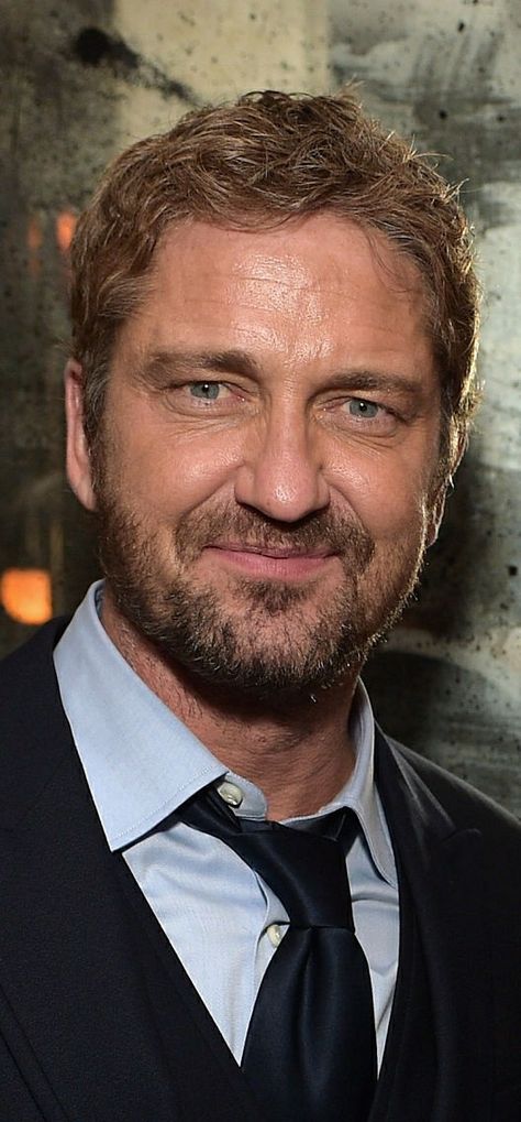 Gerard Butler Selfie, Gerrard Butler, Kenny Chesney Videos, John Reardon, Gerald Butler, Luke Bryan Pictures, Actor Gerard Butler, Emma Watson Pics, Alexis Sanchez