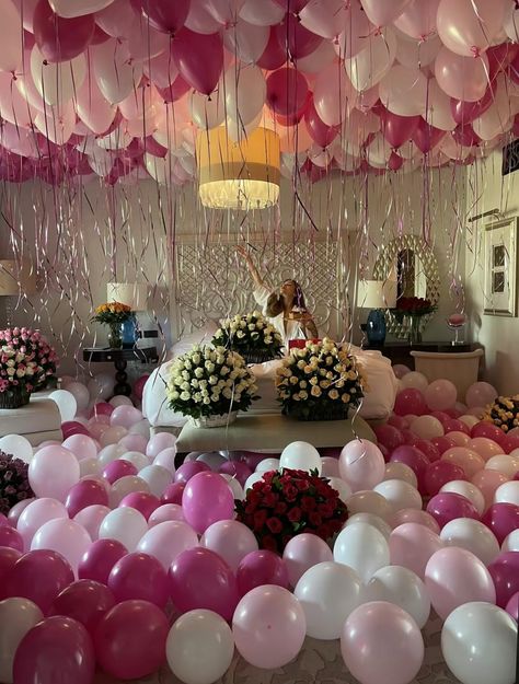 Luxury Flower Bouquets, Birthday Goals, Bday Party Theme, 19th Birthday, 22nd Birthday, Birthday Board, 20th Birthday, Luxury Flowers, Pink Birthday