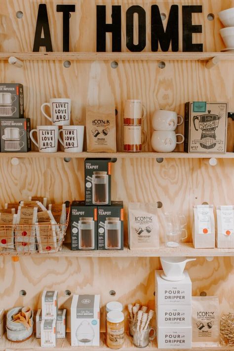 9 product display tips to make your store stand out - Faire Learning Hub Retail Product Display Ideas, Coffee Shop Merchandise Display, Creative Retail Display Ideas, Coffee Shop Merchandise, Merchandise Display Ideas, Creative Retail Display, Retail Display Ideas, Store Stand, Merchandise Display