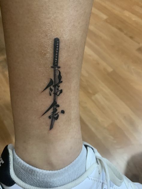 Pola Tato, One Piece Tattoos, Wrist Tattoos For Guys, Pieces Tattoo, Cool Small Tattoos, Small Tattoos For Guys, Hand Tattoos For Guys, Seni Cat Air, Black Ink Tattoos