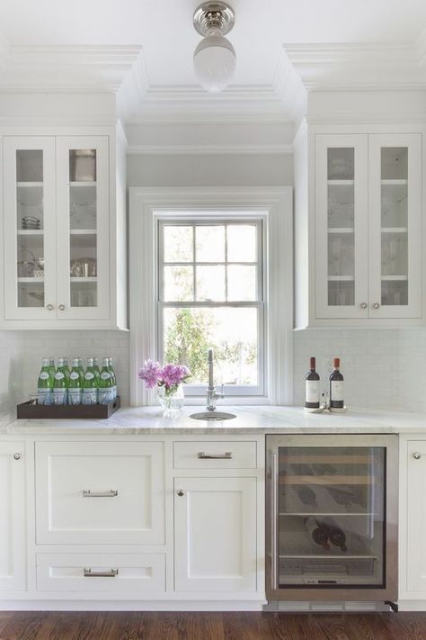 Walk-In Pantry Plans Painting Glass, Kitchen White, Butler Pantry, Butler's Pantry, Kitchen Redo, Trendy Kitchen, Decor Minimalist, Kitchen Sets, White Cabinets