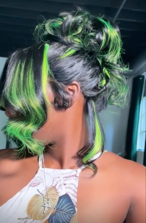 Black And Green Ponytail, Green And Black Hair Black Women, Neon Green Peekaboo Hair, Green Hair Black Women, Practical Hairstyles, Green Wigs, Hair Style Girl, Neon Green Hair, Descendants Dr