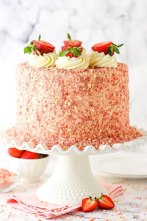 Strawberry Crunchy Layer Cake Strawberry Oreo Cake, Vanilla And Strawberry Cake, Cake And Sweets, Cake With Layers, Baking Journal, Cake 5, Strawberry Powder, Cake Strawberry, Chocolate Oreo