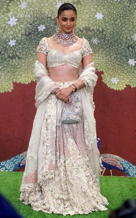 Indian Formals, Indian Choli, Shloka Mehta, Akash Ambani, Anant Ambani And Radhika Merchant, Ambani Wedding, Isha Ambani, Indian Fits, Court Marriage