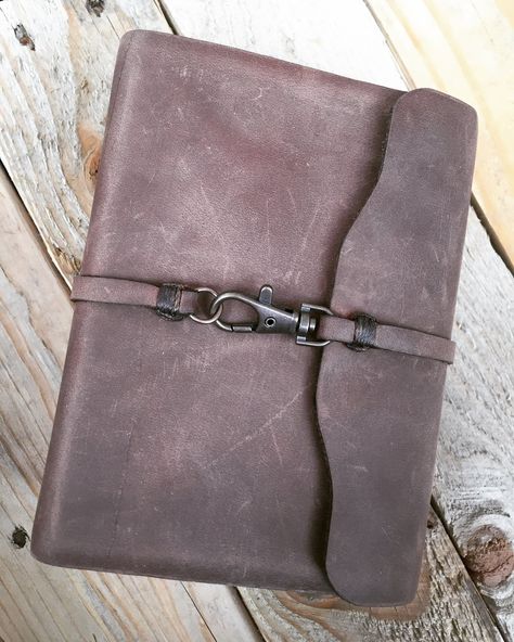 Handmade Leather Scriptures book by CircleM. Leather strap and metal clasp closure. Book Closures, Leather Book Covers, Diy Leather Projects, Leather Notebook Cover, Leather Journal Cover, Handmade Leather Journal, Padfolio, Leather Diy Crafts, Leather Book