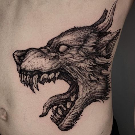 Shoulderbladetattoo Men, Dark Wolf Tattoo Design, Demon Wolf Tattoo, Blackwork Wolf Tattoo, Dark Wolf Tattoo, Werewolf Tattoo Design, Wolf Chest Tattoo, Wolf Sketch Tattoo, Hellhound Tattoo