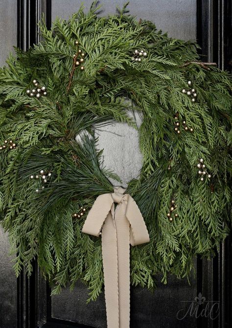 A French Inspired Christmas Front Porch - Maison Style #wreaths #homedecor French Country Christmas, Holiday Inspo, Christmas Front Porch, Simple Christmas Decor, Christmas Porch Decor, Christmas Porch, Noel Christmas, Merry Little Christmas, Christmas Love