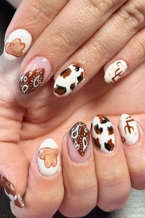 Yeehaw Bandana Nails Cowboy Nail Designs, Western Christmas Nails Ideas, Nail Tech Outfits For Work, Country Theme Nails, Texas Longhorn Nails, Cowboy Boot Nails, Fall Country Nails, Nfr Nails Designs, Western Halloween Nails