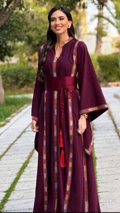 Jordanian Thobe, Jordanian Dress, Embroidered Dress Boho, Moroccan Fashion, Modest Dresses Casual, Muslimah Fashion Outfits, Arab Fashion, Hijab Fashion Inspiration, Fashion Attire