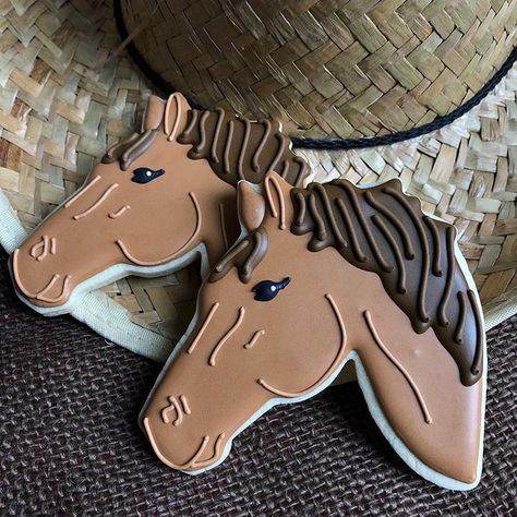 Charro Cookies, Horse Cookies Decorated, Horse Sugar Cookies, Kentucky Derby Cookies, Horse Theme Birthday Party, Horse Cakes, Big Birthday Cake, Class Treats, Cookie Recipes Decorating