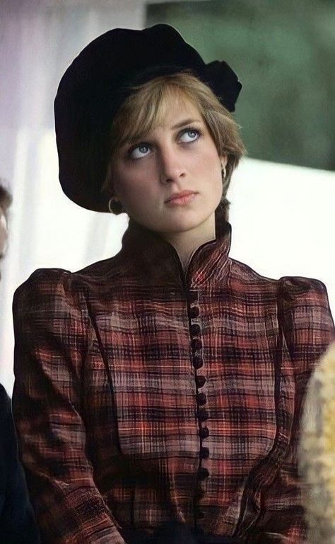 Queen Diana, Aberdeenshire Scotland, Princess Diana Fashion, Princess Diana Photos, Princess Diana Pictures, Princess Diana Family, Diana Queen, Princes Diana, Diana Fashion