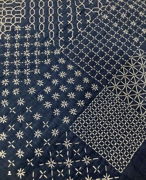 Rag Quilting, Japanese Quilting, Batik Clothing, Boro Stitching, Sashiko Pattern, Textile Art Embroidery, Japanese Quilts, Art Textiles, Kantha Embroidery