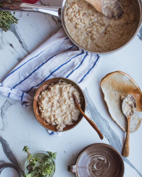 Mothers first days rice pudding — MOTHERSOURCE How To Cook Grits, Porridge Recipes, Oatmeal Bowls, Rice Porridge, Rice Protein, Oats Breakfast, Honey Oatmeal, Healthy Kitchen, Chinese Medicine