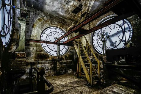 Clock Tower Interior, Clock Punk, The Minotaur, Round Window, Old Clocks, Aesthetic Rooms, Clock Tower, Dieselpunk, Venom