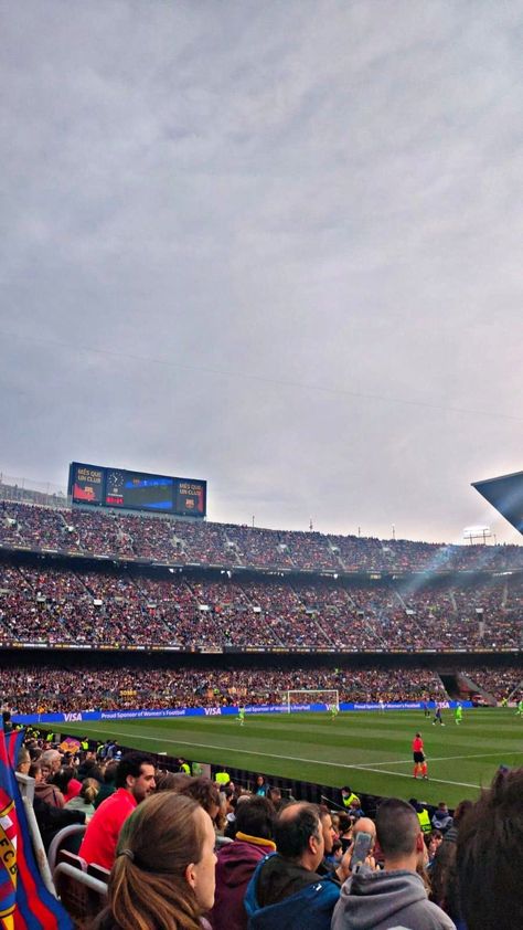 Camp Nou Aesthetic, Fc Barcelona Aesthetic, Watching Soccer, Barcelona Game, Soccer Girlfriend, Barcelona Aesthetic, Football Wags, Soccer Stadium, Sports Marketing