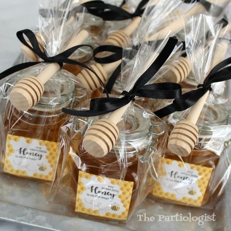 Honey Bee Theme Gifts, Honey Jar Ideas, Honey Jar Gift Ideas, Mini Honey Jars, Bee Themed Party Favors, Honey Themed Food, Honey Marketing, Honey Gift Ideas, Vbs Magnified