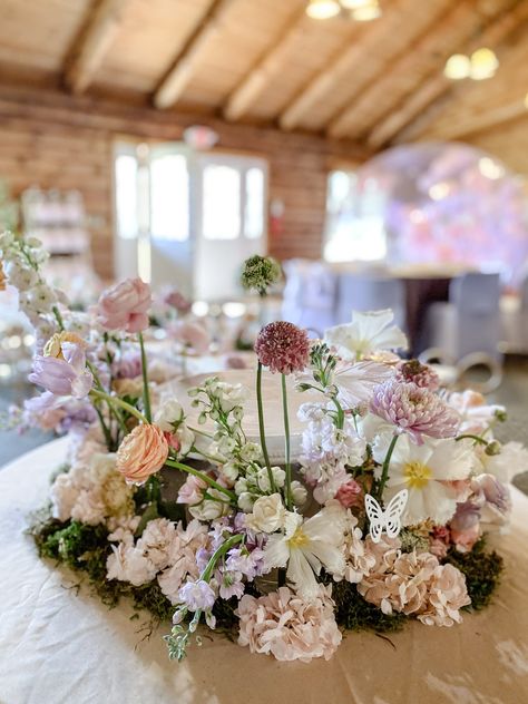 A Magical Butterfly Garden 2nd Birthday | Dreamery Events Butterfly And Fairy Birthday Party, Butterfly 1st Birthday, Magical Butterfly, Butterfly Garden Party, Birthday Butterfly, Colored Cups, Early Spring Flowers, Spring Garden Flowers, Purple Cakes