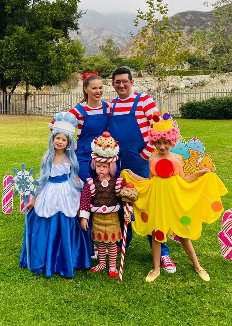 Candy Lane Costumes, Candy Land Family Costume, Candy Land Costume Ideas, Candyland Family Costume, Candy Land Theme Costumes, Trunk Or Treat Candyland, Queen Frostine Candyland Costume, Candy Land Characters Costumes, Creepy Candyland