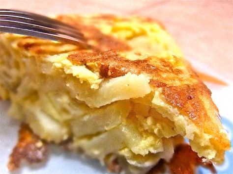 Tortilla de Patatas – Potato Omelette Spanish Potato Omelet, Spanish Potatoes, Italian Potatoes, Telur Dadar, Spanish Omelette, Egg Sandwiches, Easy Eggs, Egg Dish, Thumbnail Image