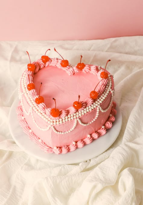 Gâteau cœur à la vanille, Earl Grey et framboise - A parisian Journey Fancy Birthday Cakes, Vintage Pasta, Heart Shaped Cake, Fake Cakes, Vintage Birthday Cakes, Pinterest Cake, Heart Cakes, Vintage Cakes, Shaped Cake