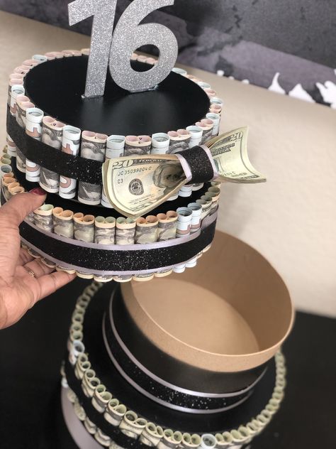 Money Bouquet Birthday For Men, Money Suprise Idea, Cake With Money Inside, Money Cake Ideas For Men, Money Cake Ideas, Birthday Cake Money, Money Bouquets, Money Birthday Cake, Money Lei Diy