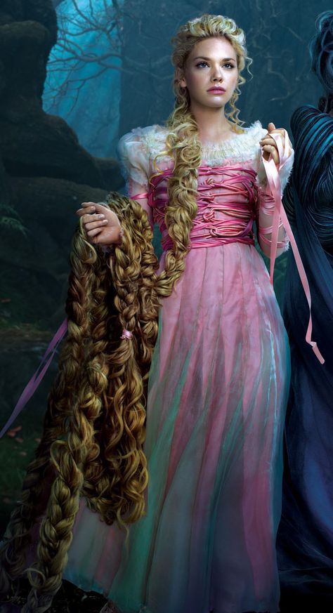 Rapunzel is one of the six tritagonists from the film Into the Woods and is portrayed by Mackenzie Mauzy. She is the sister of the Baker, who is cursed by the Witch. She is loosely based on the protagonist from the fairy tale of the same name. Rapunzel is a beautiful, yet sheltered, young woman confined to a tower who longs to be treated like an adult and to experience life. Into The Woods Movie, Colleen Atwood, Costume Carnaval, Rapunzel Costume, Rapunzel Hair, Disney Wiki, Fantasias Halloween, Into The Woods, Movie Costumes