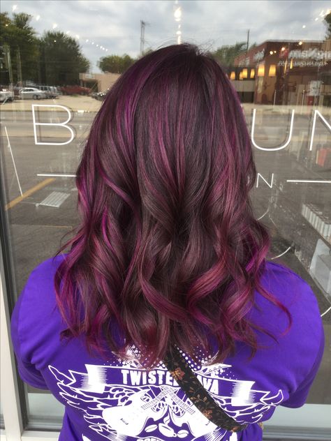 Purple hair color. Purple highlights. Purple ombre Highlights In Auburn Hair, Hair Color Purple Highlights, Highlights Purple, Italy Hair, Purple Hair Color, Highlights Curly, Highlights Curly Hair, Purple Highlights, Beautiful Hair Color