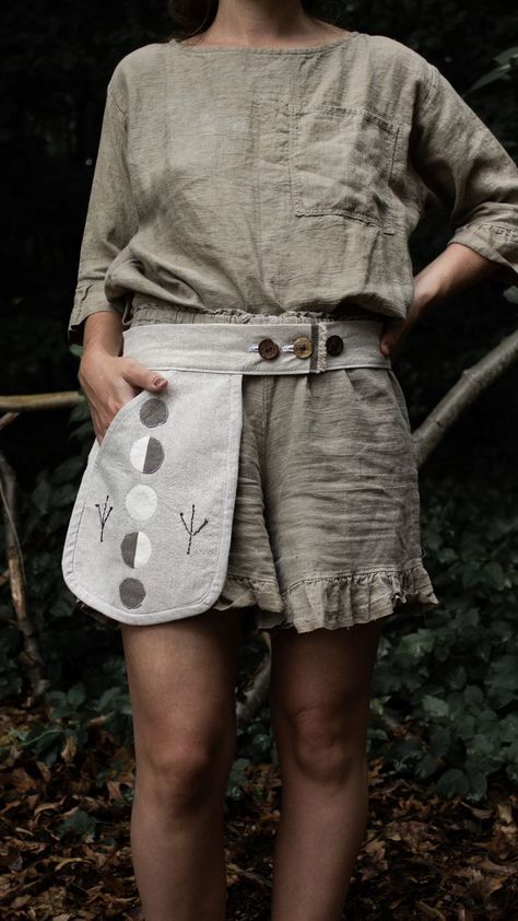 Handmade linen pockets from Charlie Darwin Textiles. These "extra pockets" are worn on the waist and custom to your waist size. Made with soft washable linen, no harsh buckles or zippers. Your possessions, tools, and love notes are easily accessible exactly when you need them. Moon Embroidery, Linen Outer, Hip Pouch, Phases Of The Moon, Waist Pouch, Afraid Of The Dark, Wood Buttons, Bag Patterns To Sew, Pocket Belt