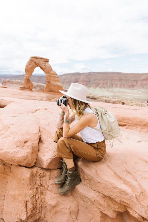 Travel Guide to Moab | Drawstring Bucket Bag in Vegan Leather | Moab Under Canvas | Moab, Utah with kids | Moab Hiking Outfit, Moab Outfit Ideas, Moab Utah Outfits, Moab Arches, Utah With Kids, Utah Outfits, Under Canvas, Quick Weekend Getaways, Glamping Resorts