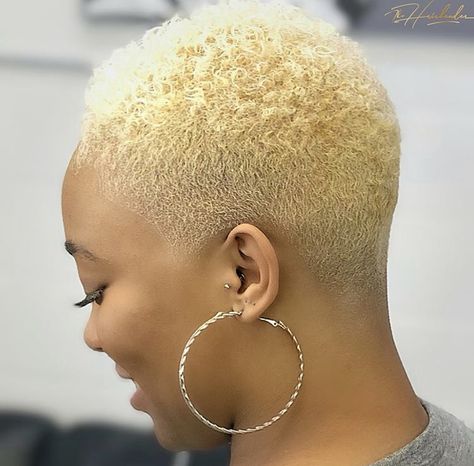 Women Fade Haircut, Haircut African, Tapered Natural Hair Cut, Short Bleached Hair, Short Platinum Blonde Hair, Hair African American, Natural Hair Haircuts, Blonde Natural Hair, Short Hair Designs