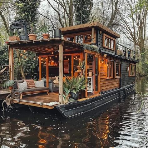 Houseboat Design, Shanty Boat, Houseboat Living, Sailboat Living, Boat Decor, Water House, Boat Interior, Micro House, Cottage Cabin