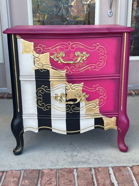 Colorful Antique Furniture, Buffalo Check Painted Furniture, Refurbished Painted Furniture, Funky Painted Furniture Diy Art & Craft, Cool Painted Furniture, Diy Painted Dresser Ideas, Diy Furniture Painting Ideas, Funky Painted Furniture Ideas, Funky Bedroom Furniture