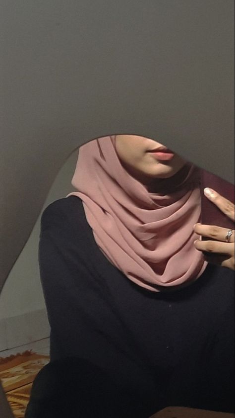 Abaya Pose Ideas, Pink Hijab Aesthetic, Black Hijab Outfit, Hijab Pink, Hijab Black, Art Profile, Pink Hijab, Photo Hijab, 2 Aesthetic