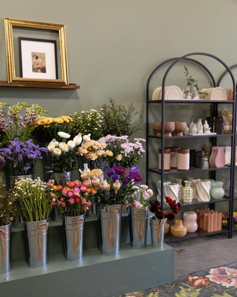 Take a peek inside our sweet Flower Shop in Raleigh, NC. We’ve loved being a part of the North Hills community so far and can’t wait to continue sharing the joy of flowers with you all 🥰🫶💗💐 Come see us Tuesday-Saturday from 11-6 and Sunday from 12-5 at 540 St Albans Drive 💐💐💐 Boutique Flower Shop, Flower Shops Interior, Flower Shop Outside, Florist Shop Interior Inspiration, Small Flower Shop Interiors, Flower Shop Interiors Design Florists, Floral Shop Interior, Florist Shop Ideas, Flower Shop Ideas