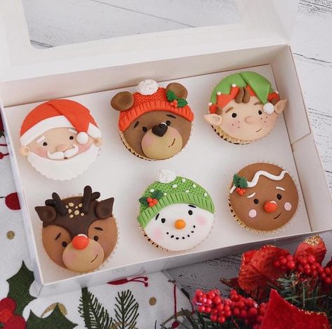 Christmas Cupcake Cake, Christmas Cupcakes Decoration, Christmas Themed Cake, Christmas Cupcake Toppers, Christmas Treats Boxes, Christmas Cake Designs, S Cake, Christmas Cake Topper, Christmas Cupcake